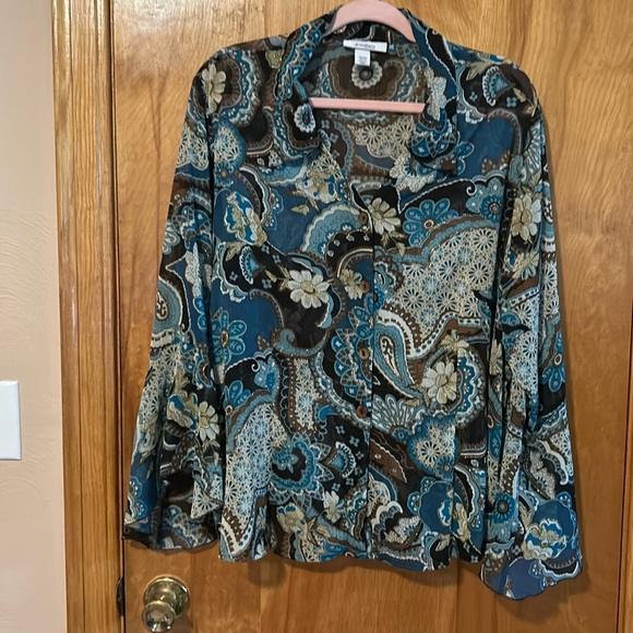 EUC- BEAUTIFUL semi-sheer flutter sleeve blouse from Dress Barn 18/20 - Picture 1 of 5
